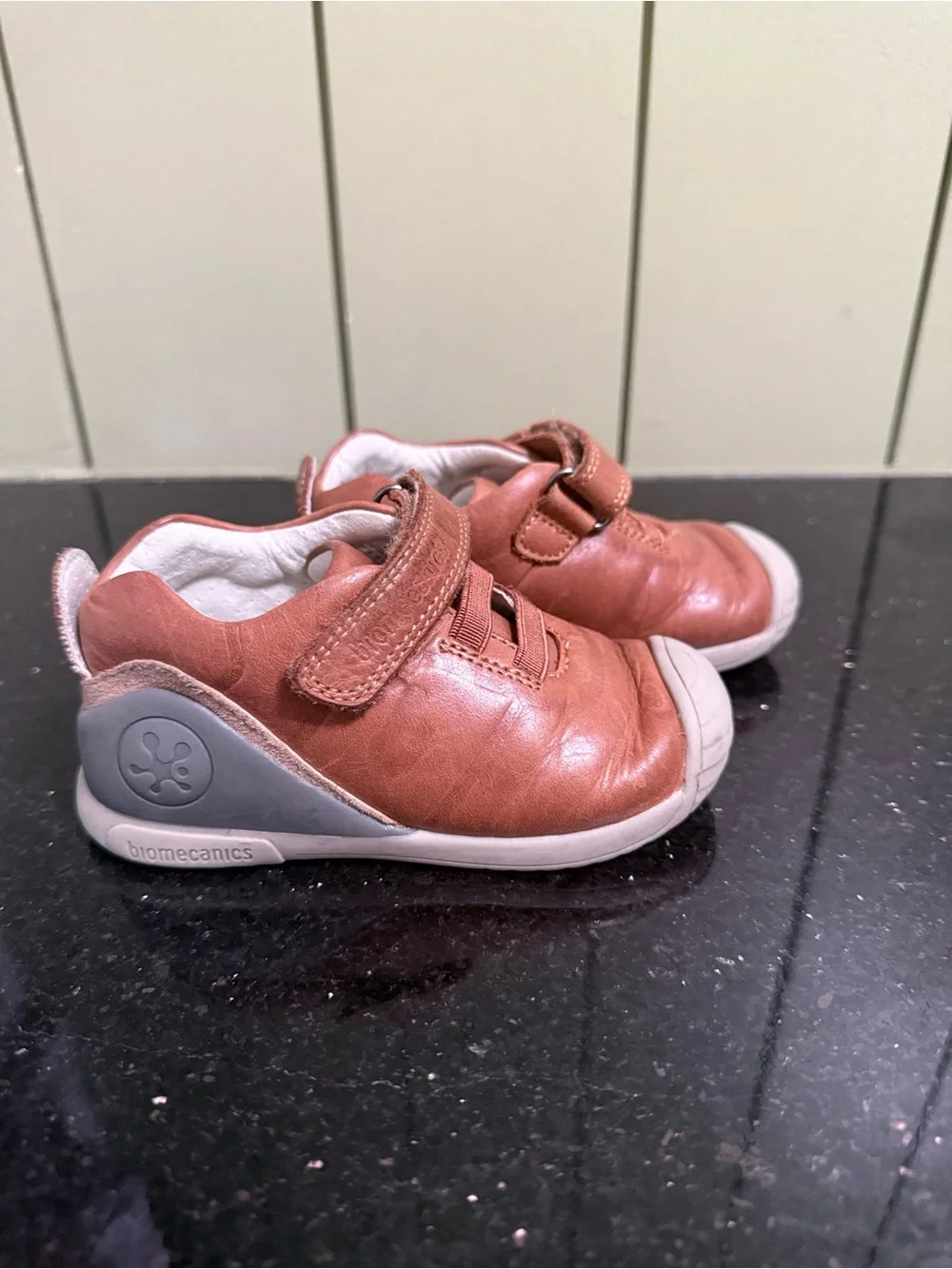 Biomecanics Kids Leather Hook-and-Loop Sneakers in Rust Brown size 22/ or 6 - Picture 3 of 10